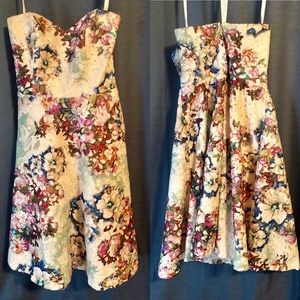 Floral lace dress with a sweetheart neckline